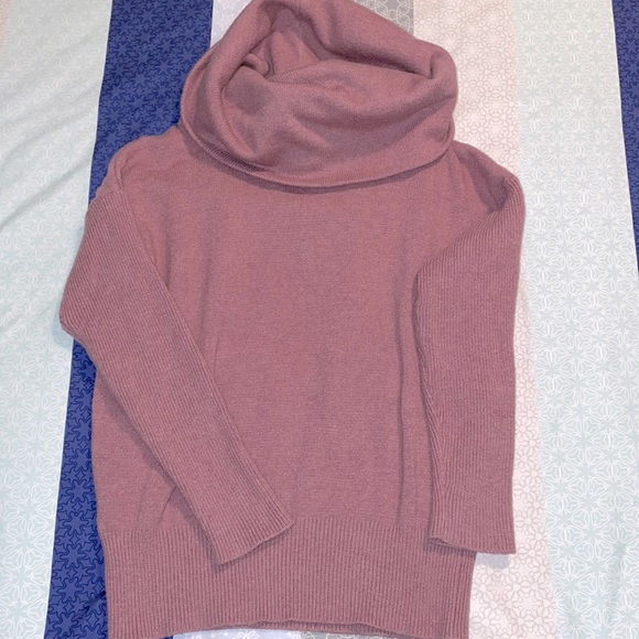 Pink cowl neck sweater - Picture 1 of 2